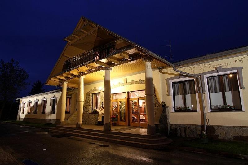 Restauracja Noclegi Ruczaj Nowy Targ Exterior foto